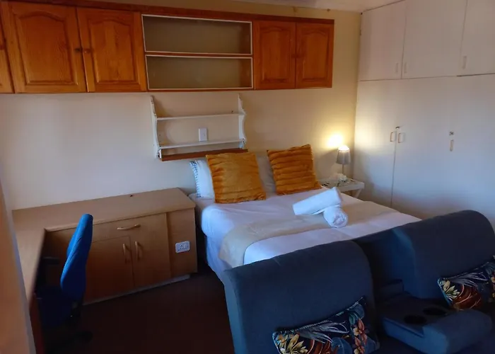 Cozy Strand Beach Getaway - Studio Apartment
